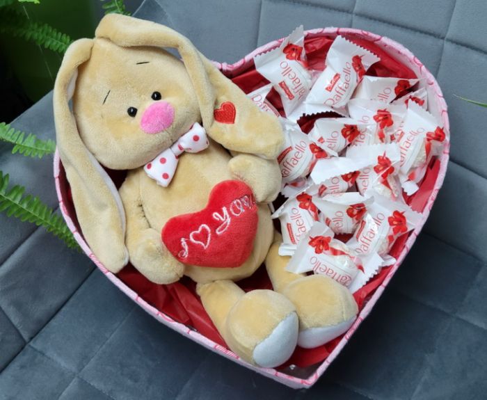 Коробка сердце зайка с раффаелло