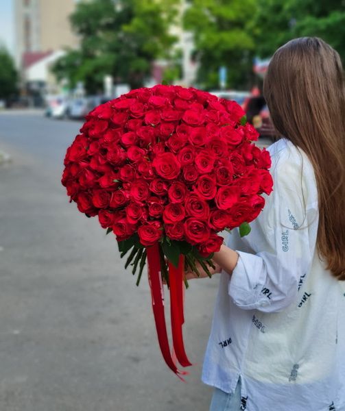 Букет из 51 красной розы (60см) под ленту
