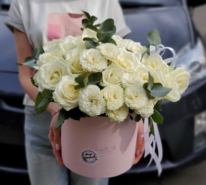 Композиция из роз "Белая мечта"
