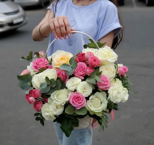 Корзина с розами "Нежное вдохновение"