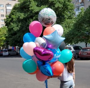 Яркий фонтан из 25 шаров