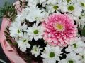 Букет с герберами и хризантемами