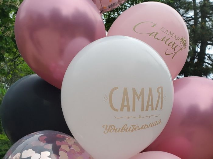 Фонтан из 15 шаров с днем рождения красотка
