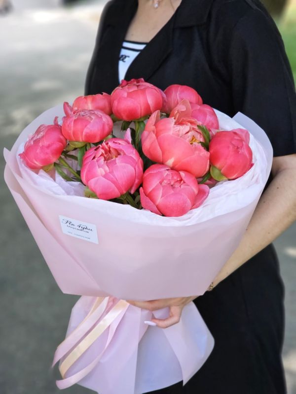 Коралловые пионы