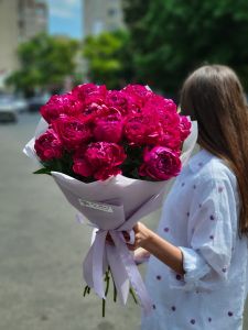 Букет из 15 фиолетовых пионов
