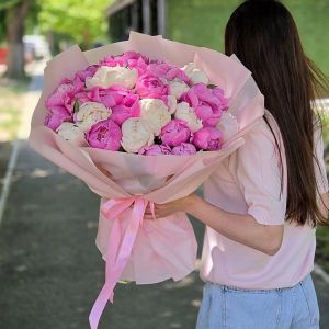 Букет из 31 пиона