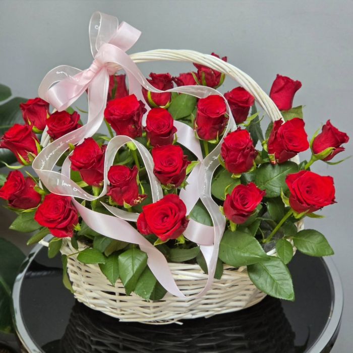Корзина из 25 роз