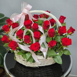 Корзина из 25 роз