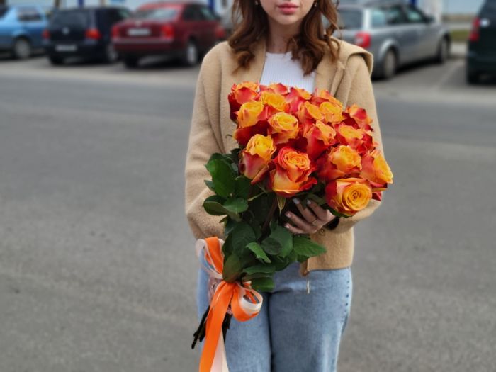 25 оранжевых роз
