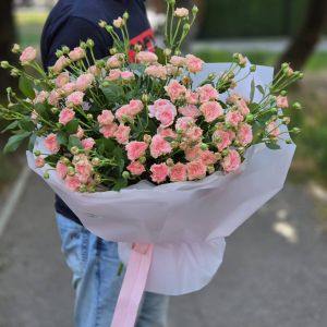 Кустовые розы «Поцелуй роз»