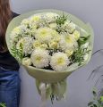 Букет из хризантем и роз «Белая радость»