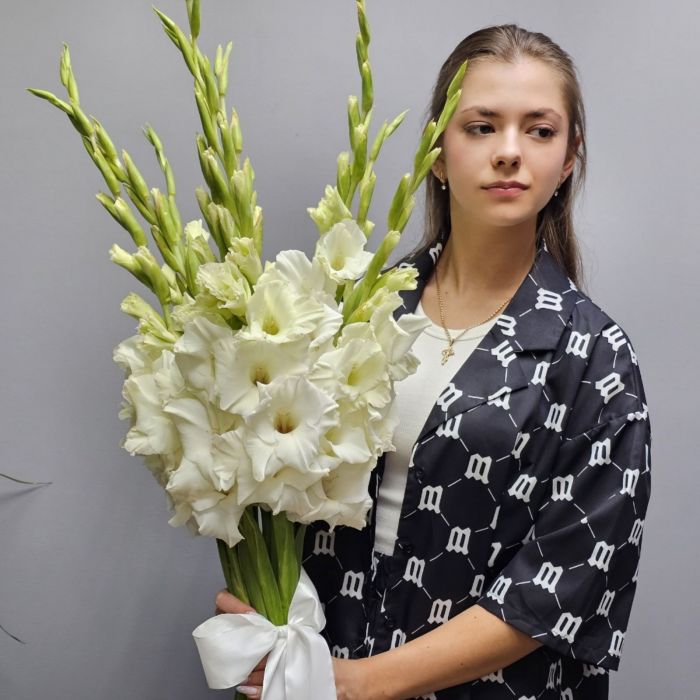 Белые гладиолусы 15 шт