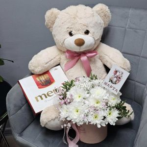 Набор мягкий медведь (60см), конфеты Мерси и коробочка хризантем