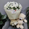 Букет с ромашками и медвежонок