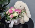 Мягкий зайчик и коробочка с розами